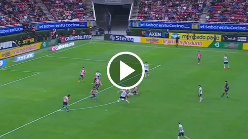 El mediocampista polaco de Cruz Azul ingresó en la segunda mitad y estuvo apunto de romper el cero en el marcador.