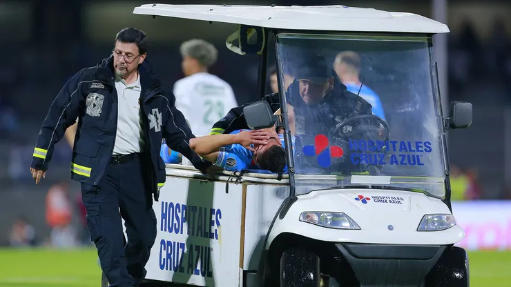 El mediocampista de Cruz Azul cayó lesionado y se perdió toda la temporada. Su regreso se estima para inicios del 2026.
