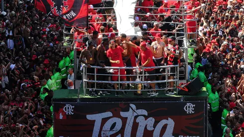 Los jugadores del Flamengo celebraron a lo alto la consecución de sus títulos recientes con una mega fiesta en donde hubo escorts y mujeres trans.