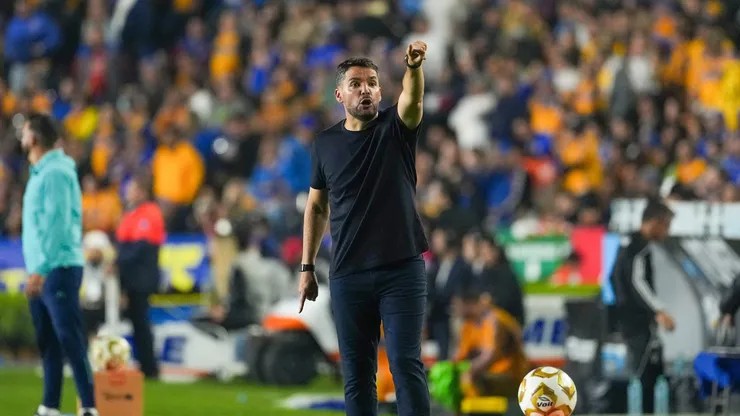 Nicolás Larcamón está siendo señalado como el principal responsable de la eliminación de Cruz Azul en semifinales de la Liga MX.