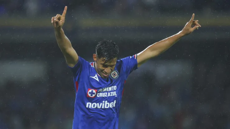 El delantero mexicano se incorporará a la disciplina de los rojiblancos cuando termina la participación de Cruz Azul en la Copa Intercontinental.