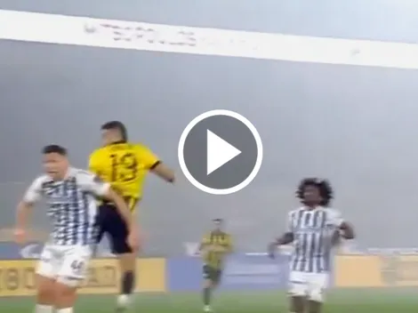 Pineda marca un gol a lo Cabecita Rodríguez con el AEK