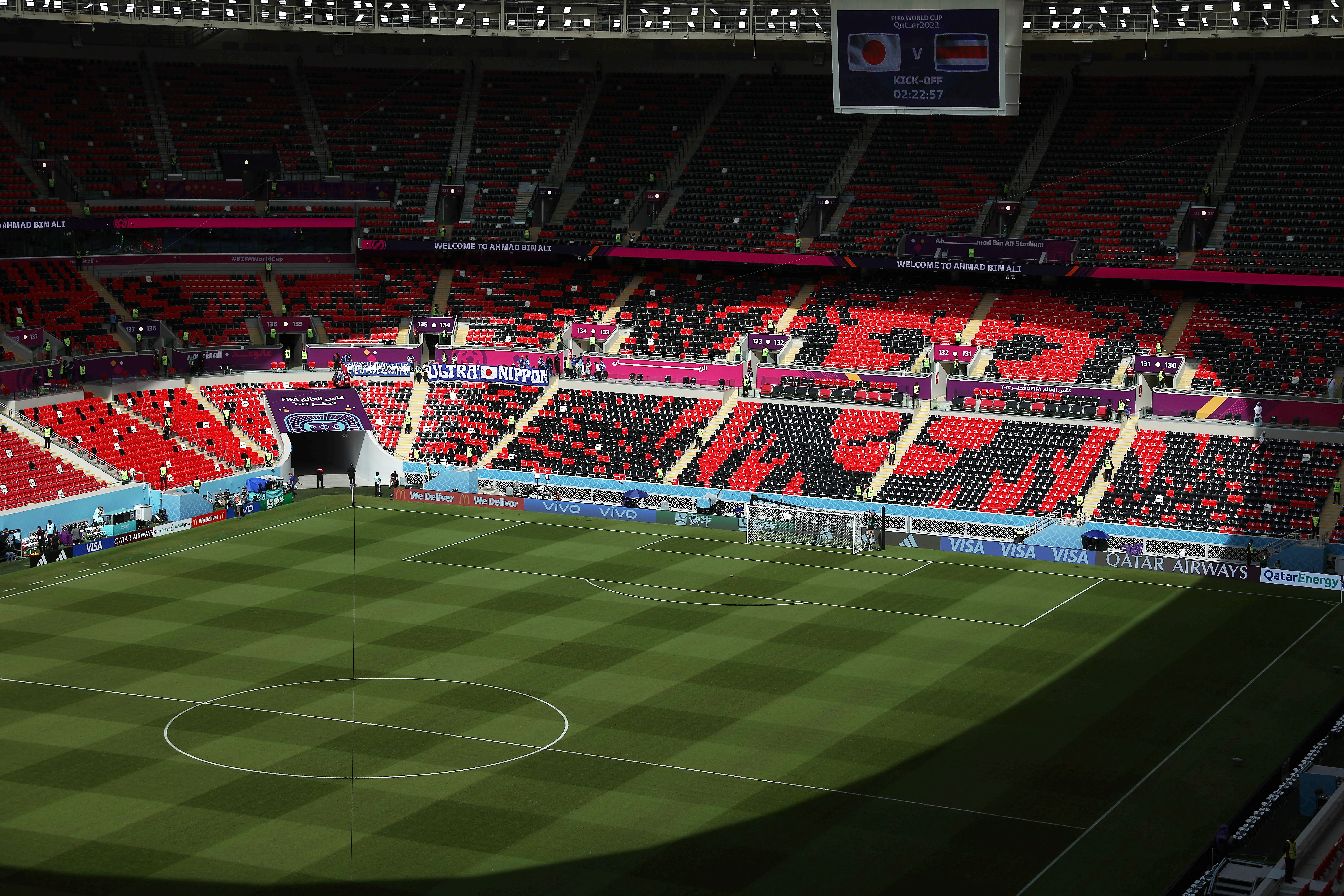 El Estadio Ahmad bin Ali se viste de rojo y negro por el equipo local: Al Rayyan. (Getty Images)