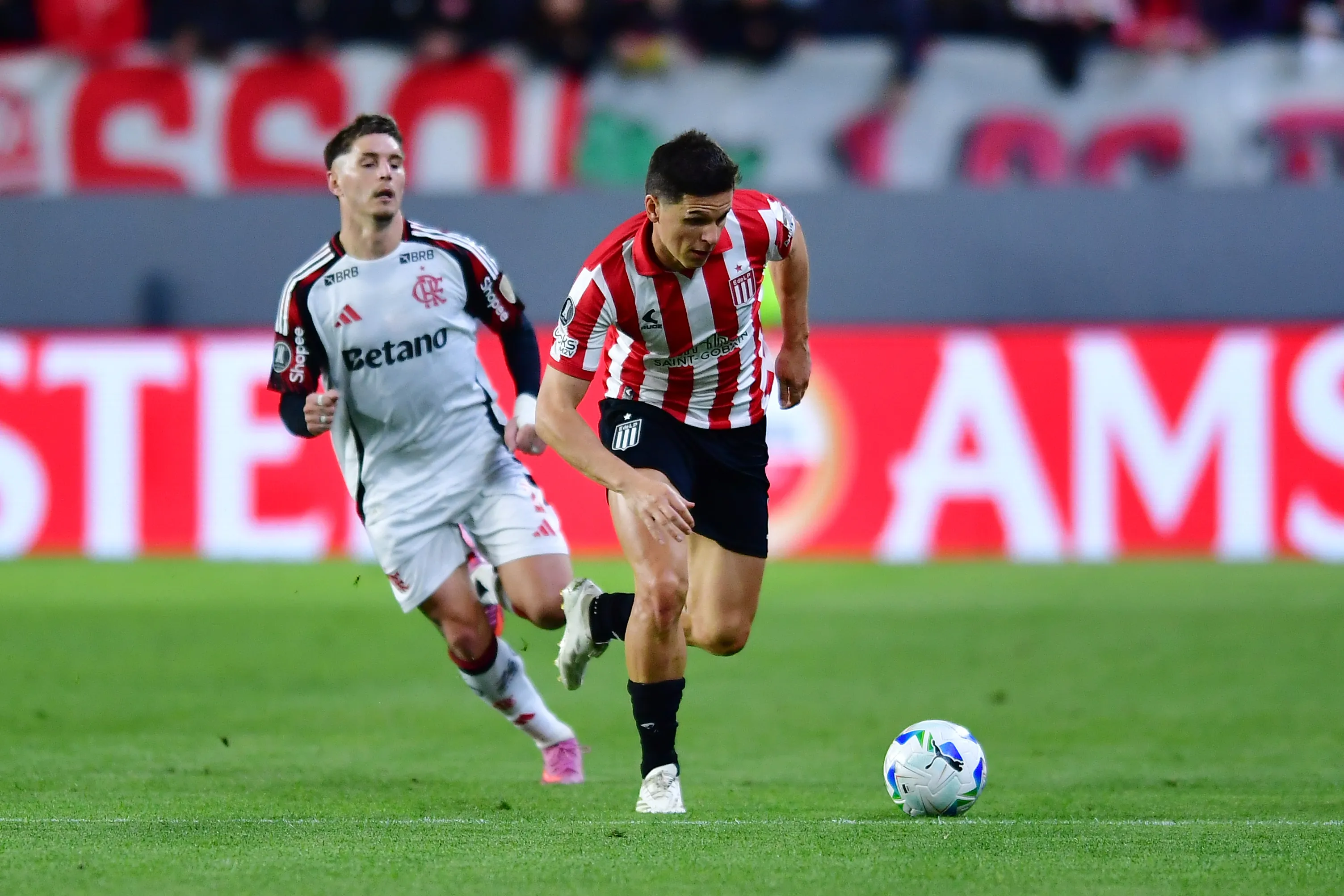 Estudiantes de La Plata, con el peso ofensivo de Guido Carrillo, puso en aprietos a Flamengo en la Copa Libertadores y casi lo elimina. (Getty Images)