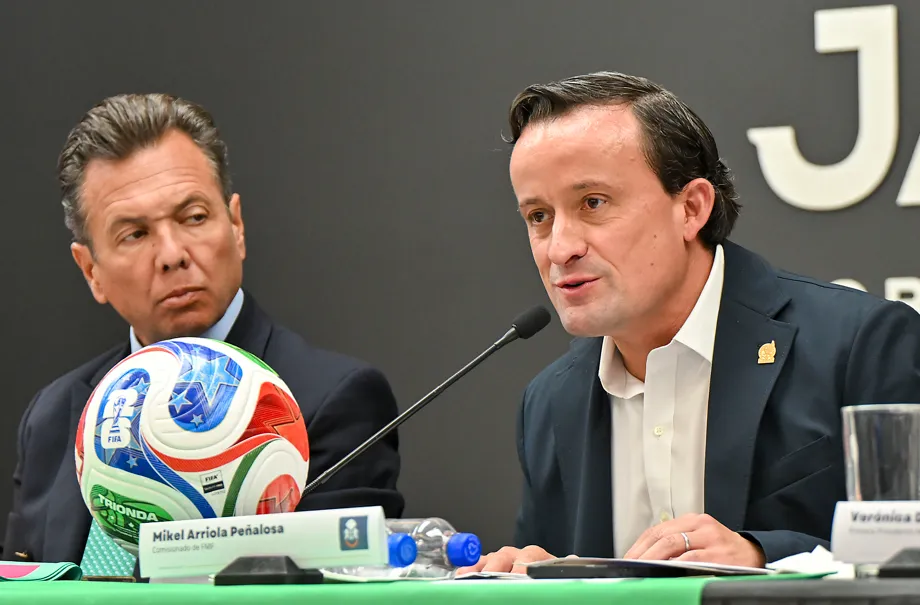 Mikel Arriola  fue uno de los directivos que estuvo presente en el acto (Imago 7)