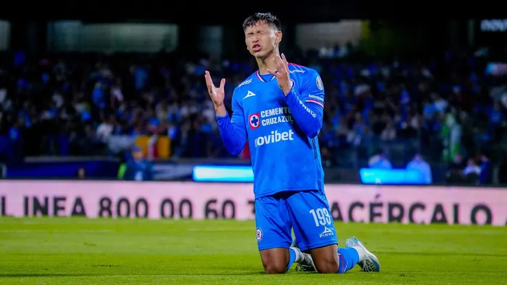 Cruz Azul aún se replantea la idea de firmar un defensor después de la lesión que sufrió el Chiquete Orozco.