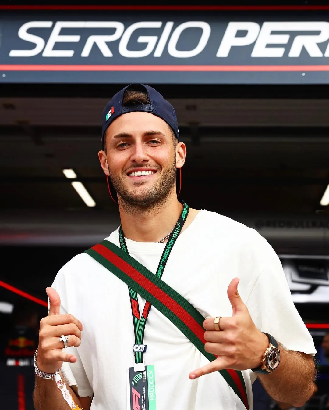 Santiago Giménez en el Paddock con Sergio Pérez (IG Santiago Giménez)