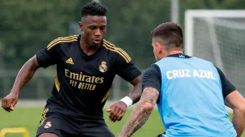 El defensor de Cruz Azul y el delantero del Real Madrid se vistieron con el mismo atuendo en la noche más alegre del año.