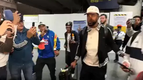 Miguel Borja arribó a Ciudad de México bajo una gran expectación y con buena presencia de medios de comunicación.