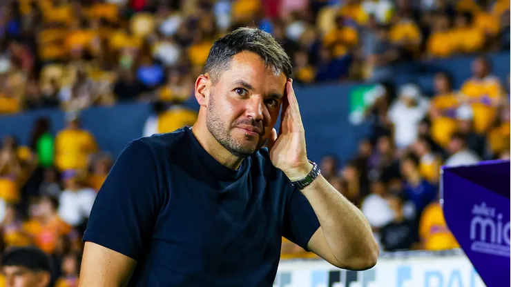 Nicolás Larcamón cuenta con pocas alternativas en la defensa para encarar el 2026.