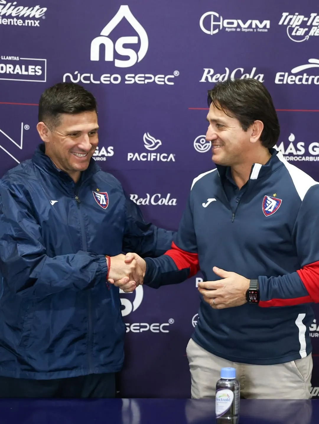 Místico Pereyra junto a Bruno Marioni en su presentación como entrenador de Tepatitlán (Tepatitlán FC)
