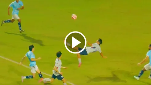 Luka Romero intentó un golazo de chilena contra la Jaiba Brava