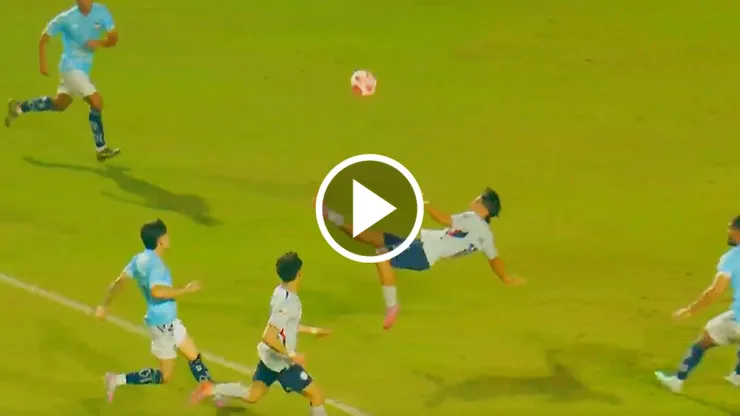Luka Romero intentó un golazo de chilena contra la Jaiba Brava