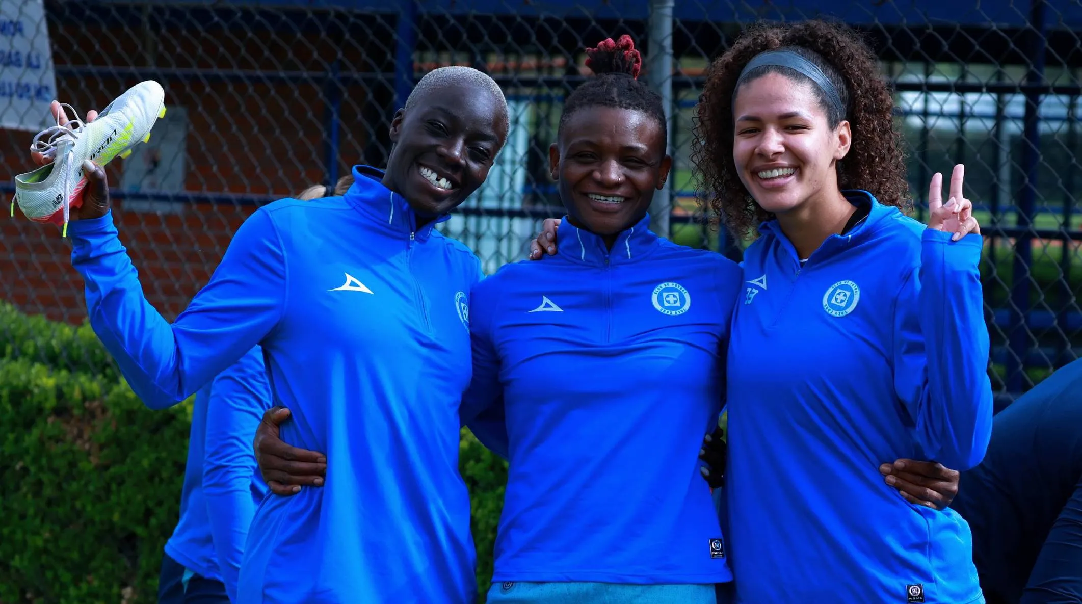 Uchenna Kanu podría aportar a una delantera de miedo en Cruz Azul Femenil. (Twitter Cruz Azul)