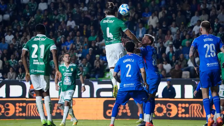 La defensa celeste estuvo muy floja esta noche y se notó.