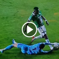 ¿Penal? La acción de Gudiño que encendió la polémica ante León