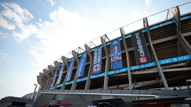 Cruz Azul podría imitar al América y pedir un regreso anticipado al Estadio Azteca.