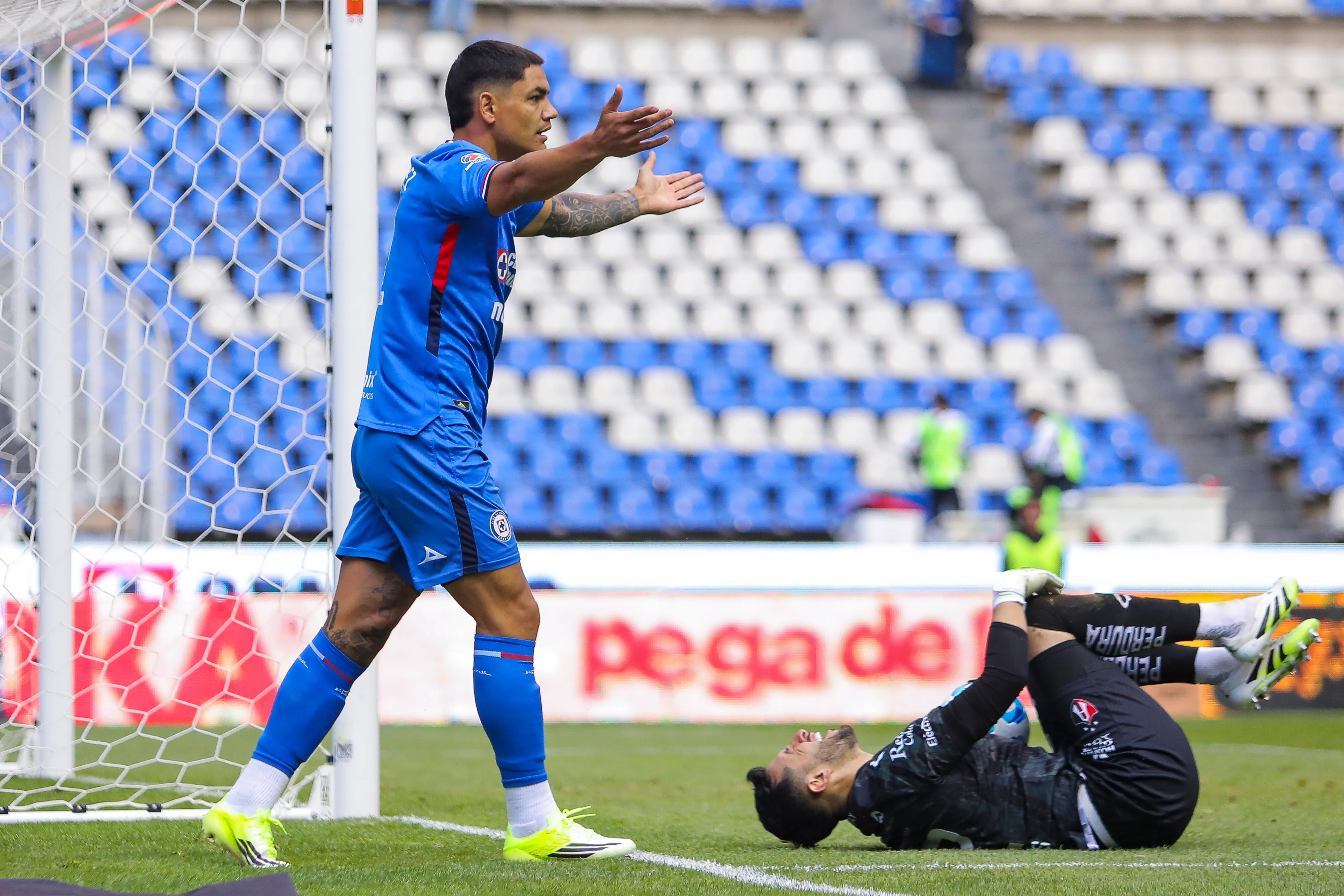 ¿Por que el campo del Estadio Cuauhtémoc está en mal estado? (Getty Images)