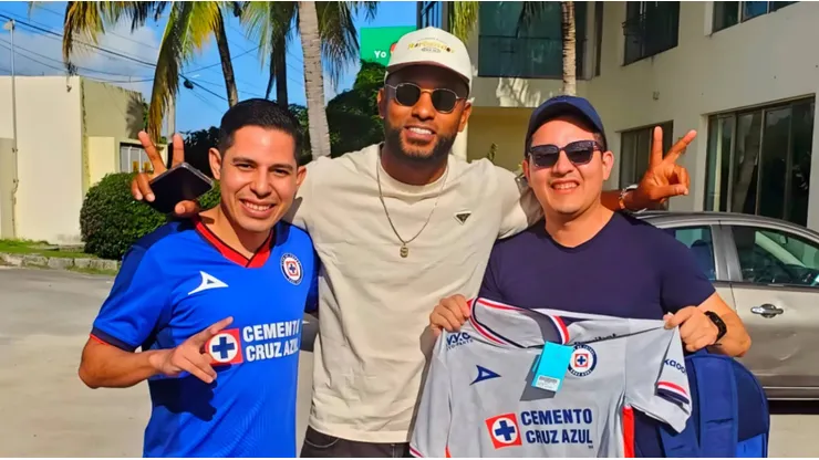 Miguel Borja regresó de Colombia para firmar su vínculo con Cruz Azul.