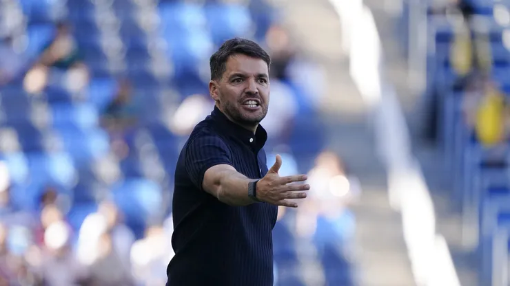 Nicolás Larcamón le habló a todo Cruz Azul tras el inicio del Clausura 2026.