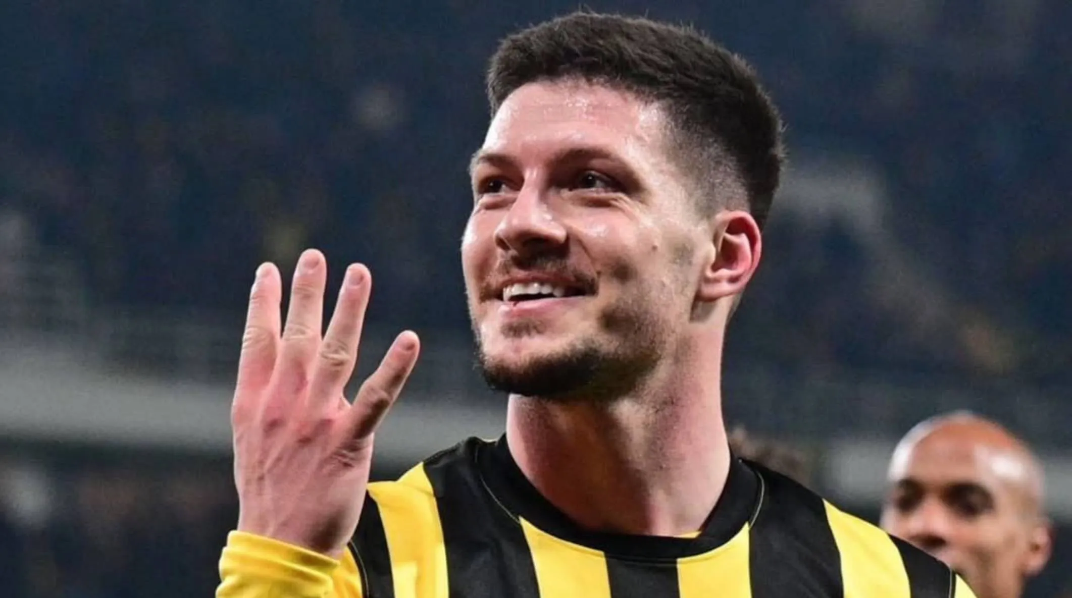 Luka Jovic hizo historia en Grecia anotando un póker en el clásico