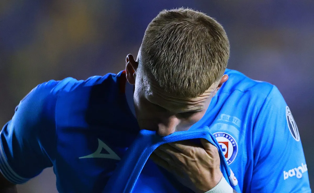 Mateusz Bogusz ya no está en México pero sigue sin dejar Cruz Azul: ¿Qué está frenando su salida?