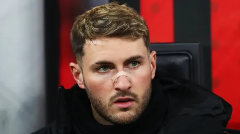 Santiago Giménez aún no regresa con Milan.
