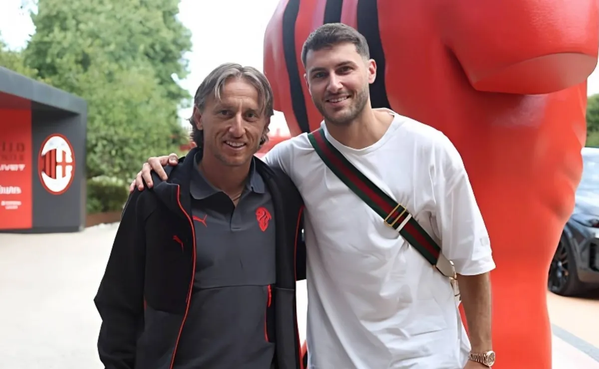 La hilarante historia que contó Santiago Giménez con Luka Modric como protagonista