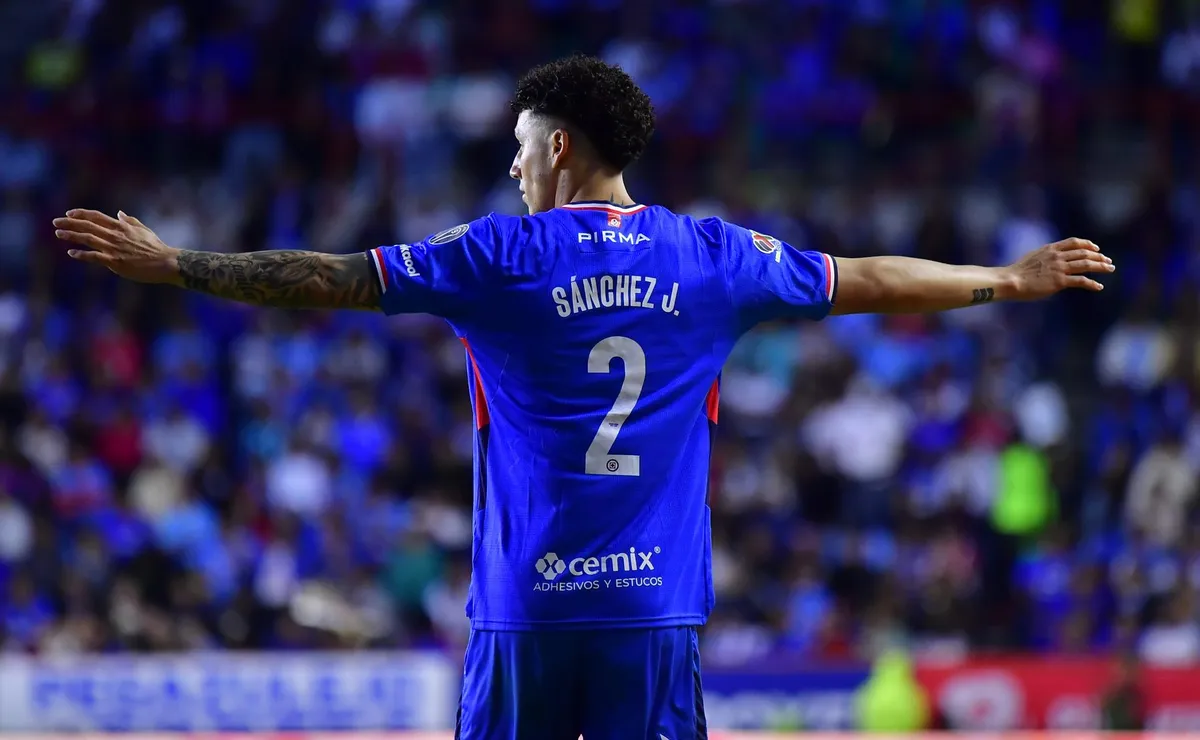 Oferta del PAOK por Jorge Sánchez: Cruz Azul toma una contundente decisión y fija su postura