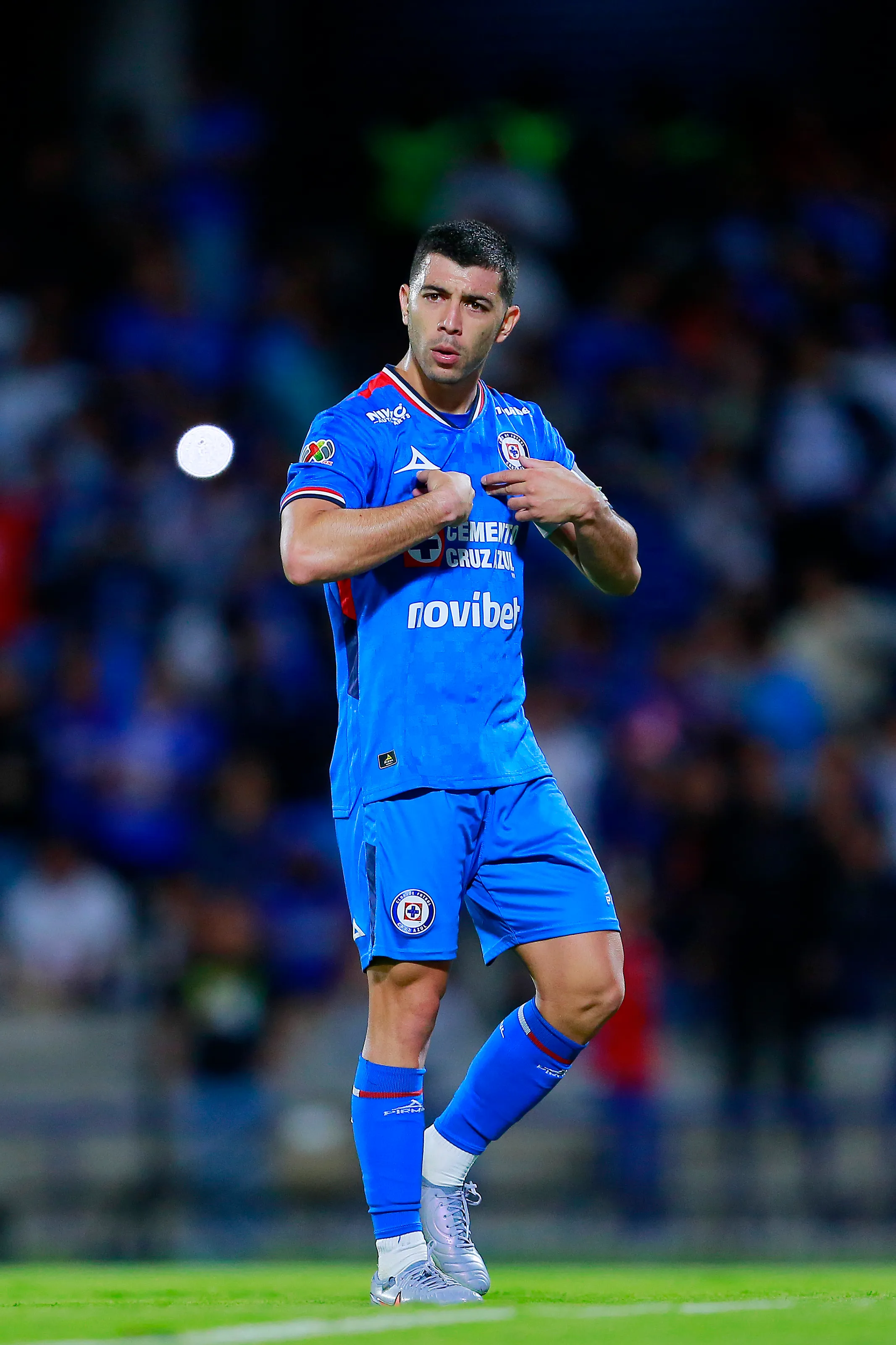 Erik Lira compite directamente con Edson Álvarez por la titularidad en México (IMAGO 7)