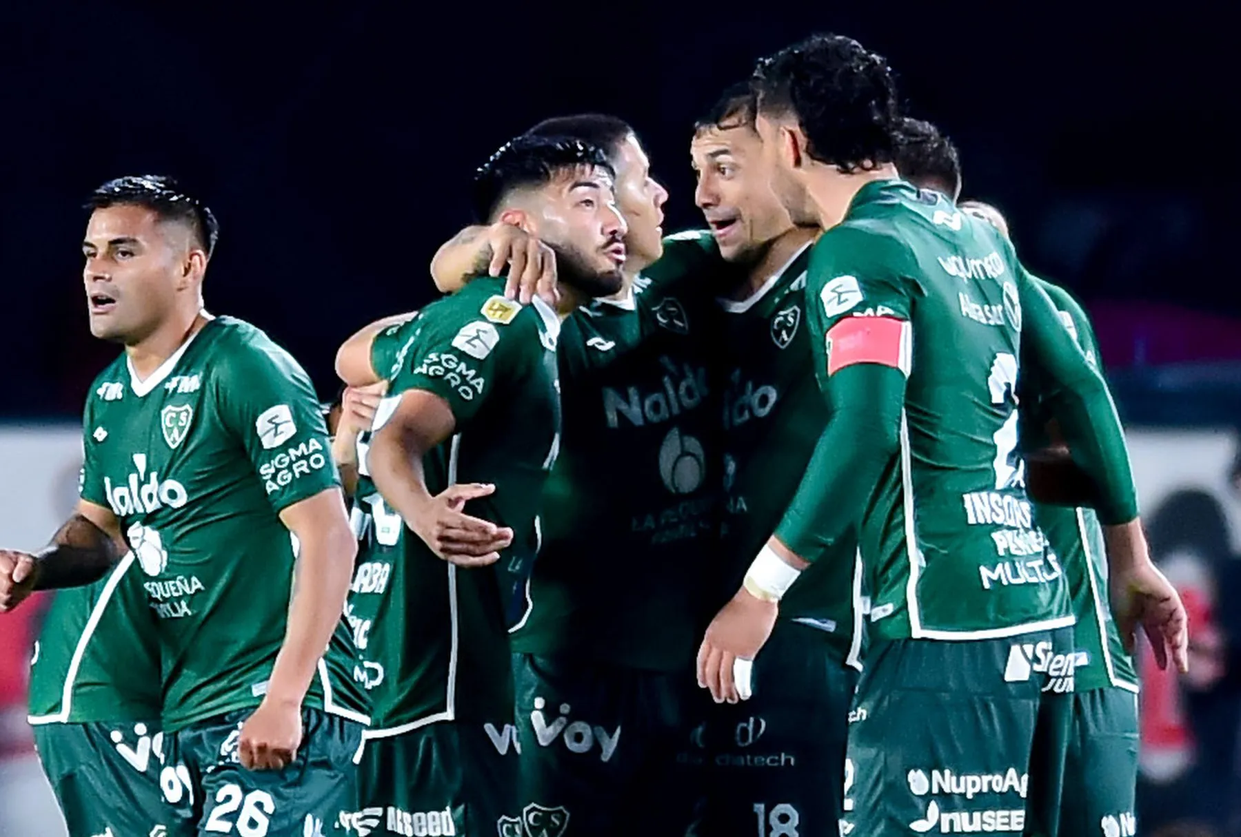 Iván Morales celebra un gol en el Monumental de River. (Getty Images)