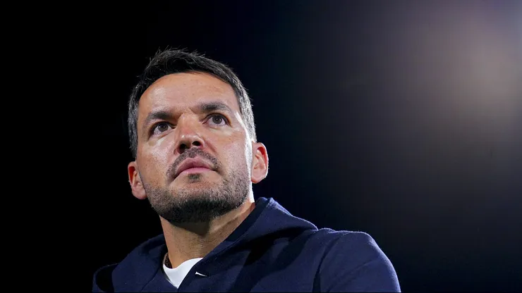 Nicolás Larcamón tendrá que gestionar el armado del equipo ya que encara una semana llena de compromisos complicados.