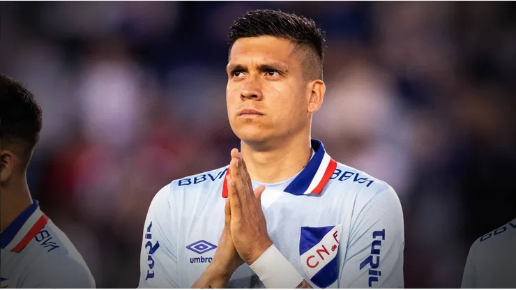 El defensor colombiano de Nacional de Montevideo fue vinculado con Cruz Azul.