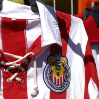 Chivas causa polémica con su playera nueva: es idéntica a la de Cruz Azul