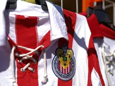 Chivas causa polémica con su playera nueva: es idéntica a la de Cruz Azul