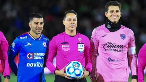 El show del árbitro Jesús Rafael López contra Cruz Azul