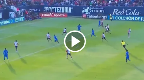 Roberto Alvarado fue una de las figuras en la victoria de Chivas sobre San Luis al dar una asistencia de lujo para el gol de Ledezma.