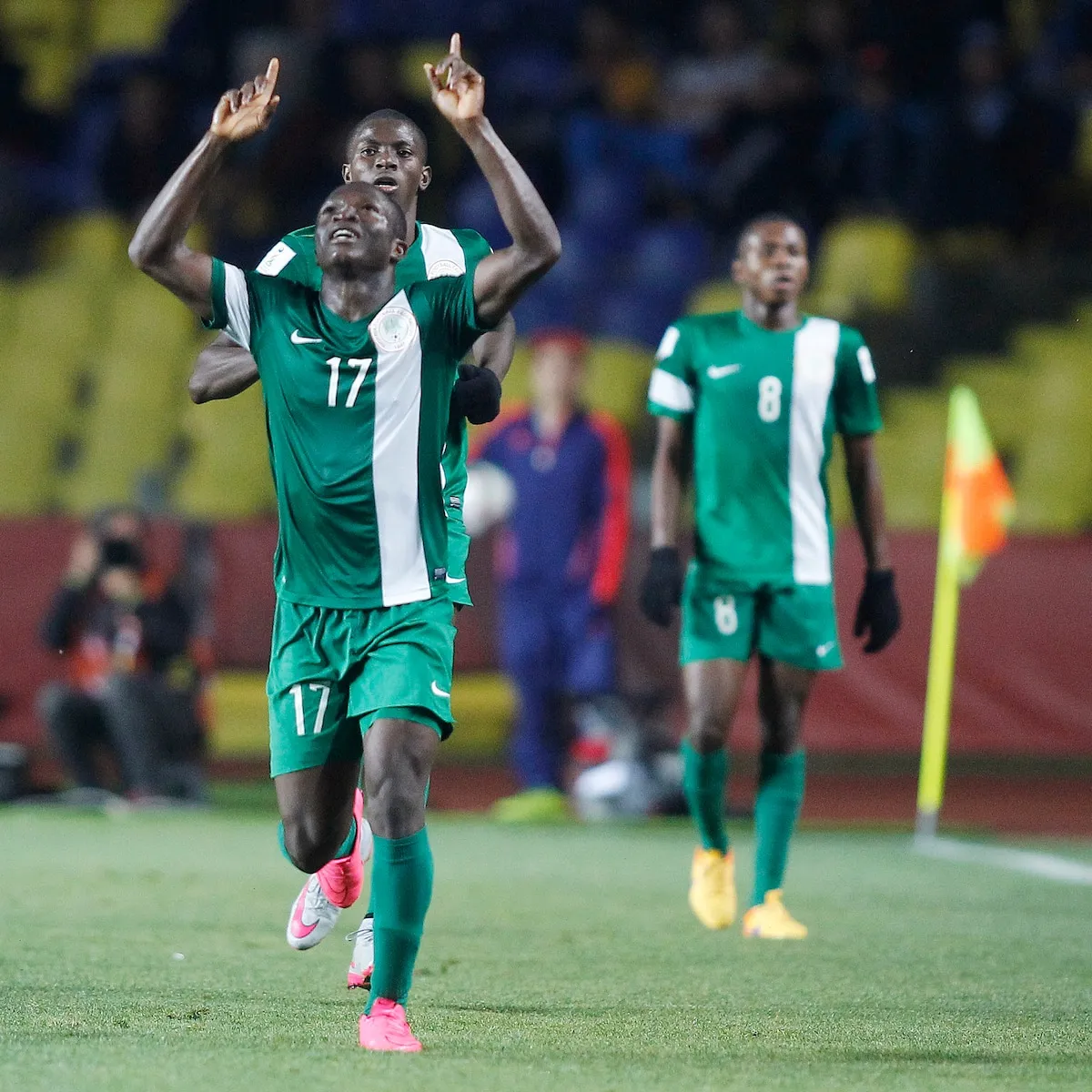 Ebere, en festejo de gol, con Osimhen por detrás. (@Ocampismo_14)