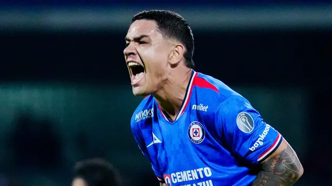 Toro Fernández, sancionado por la Liga MX.