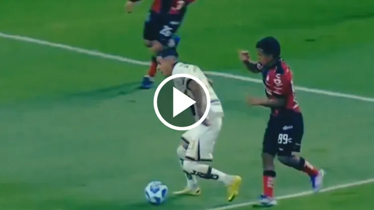 Uriel Antuna provocó el penal con el que los Pumas de la UNAM rescataron un empate contra los rojinegros del Atlas.
