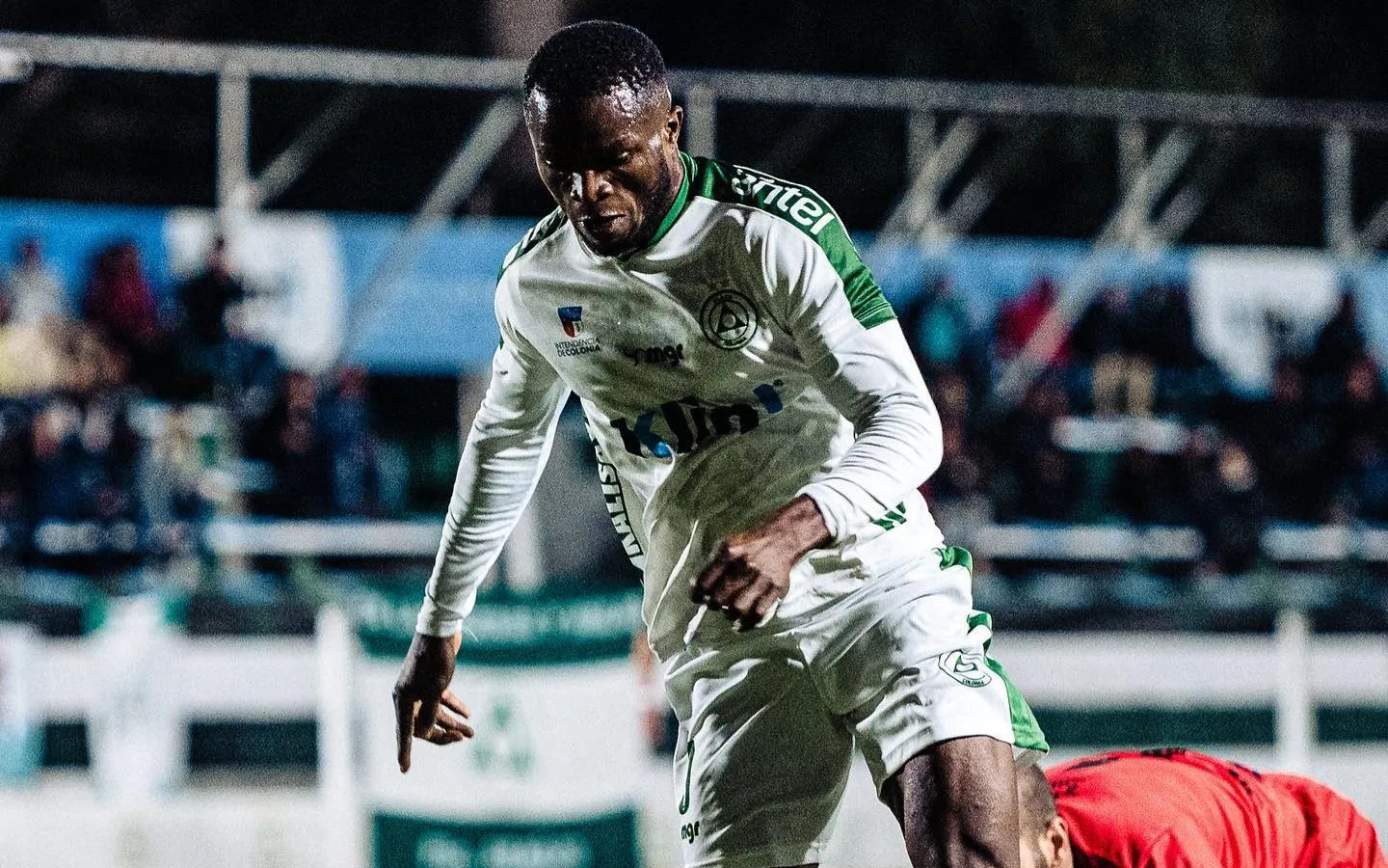 Ebere triunfó en Plaza Colonia. (@c_ebere11)