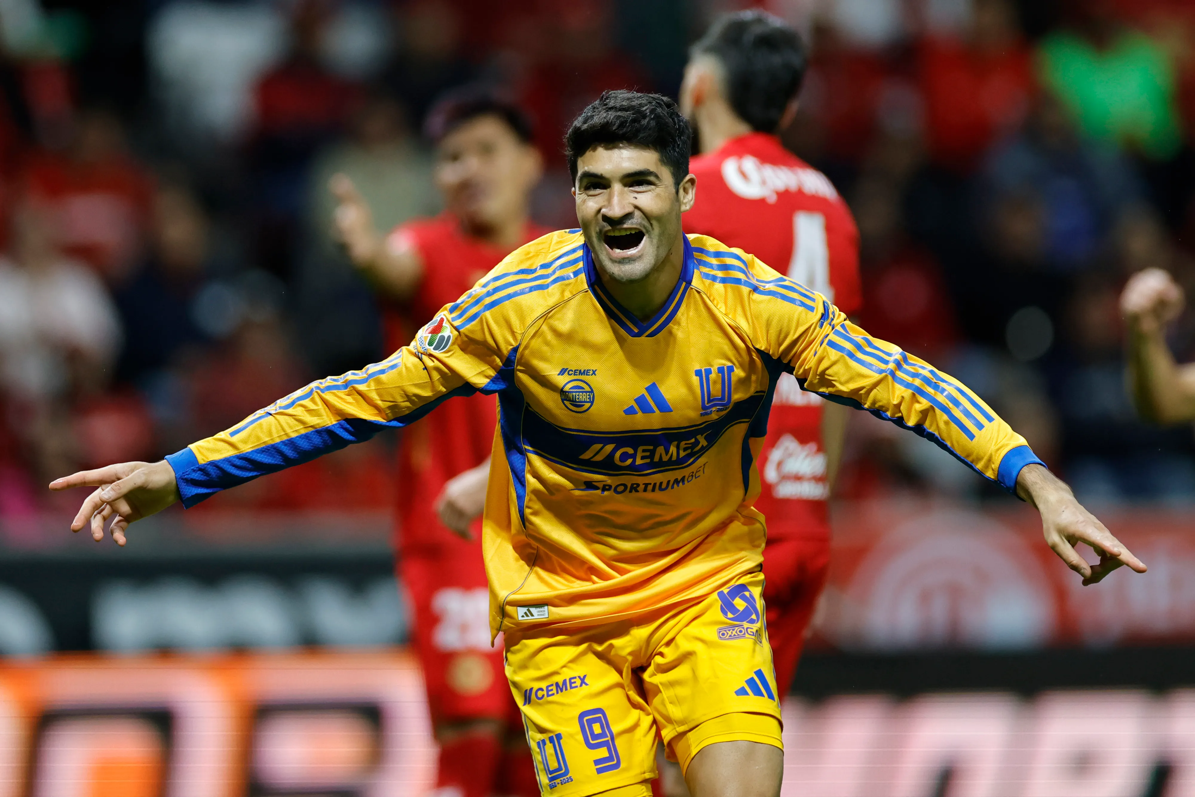 Nicolás Ibáñez llega a Cruz Azul como competencia para el Toro Fernández en la delantera. (Getty Images)