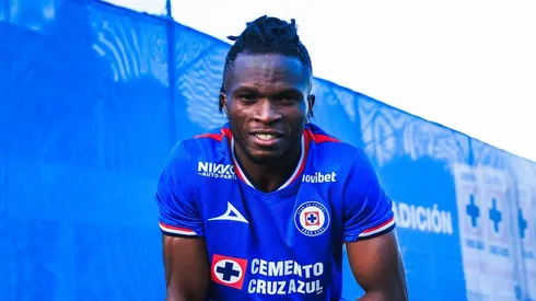 Christian Ebere llega para sorprender en Cruz Azul.
