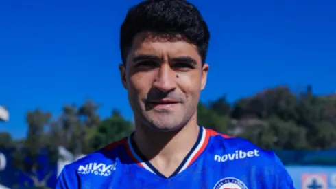 Nicolás Ibañez fue registrado inicialmente con el 9 pero a última hora cambiaron su dorsal.
