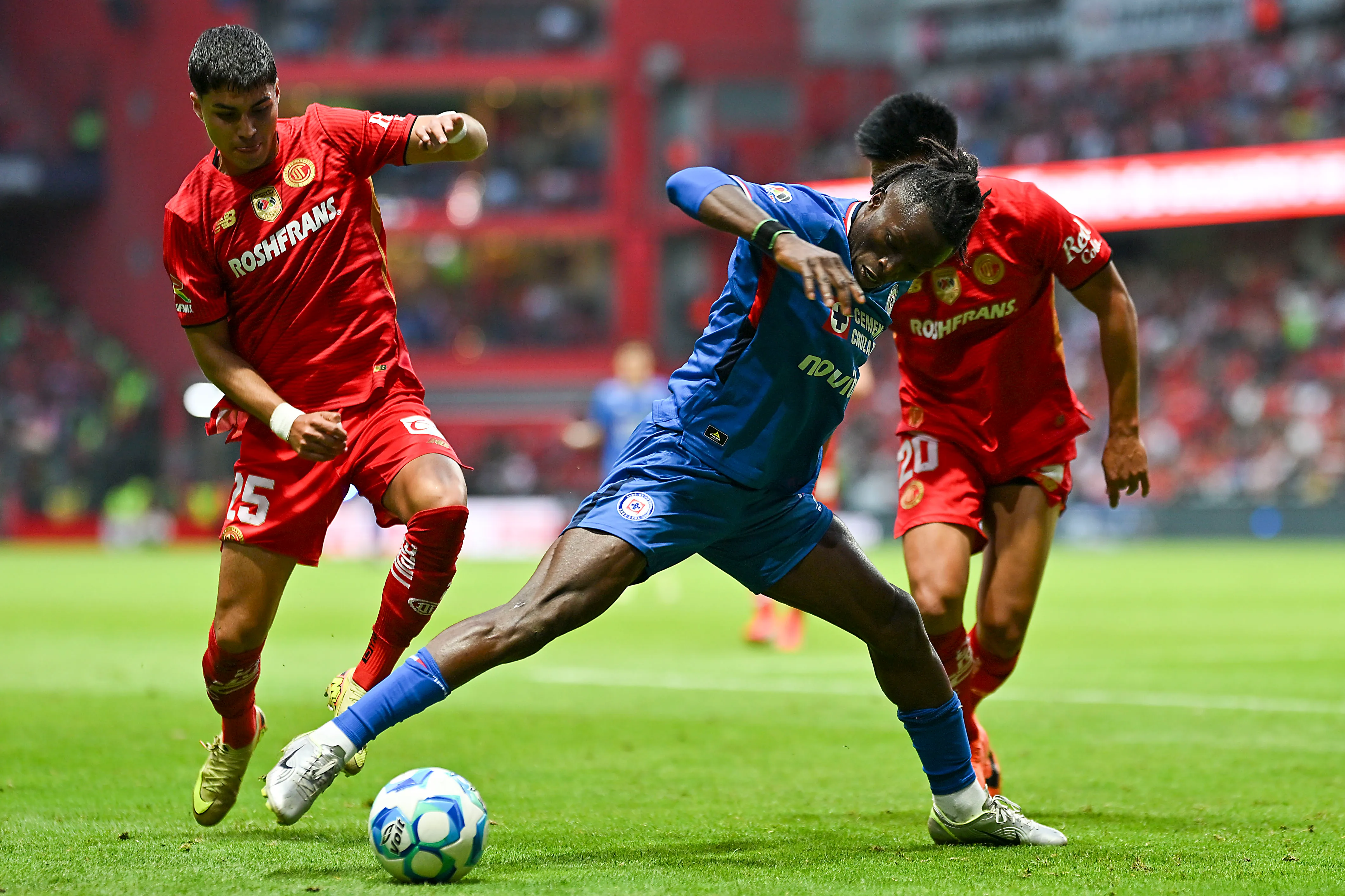 Carlos Hermosillo señaló la mayor virtud de Christian Ebere en Cruz Azul (Imago 7)