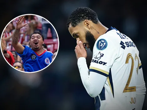 Afición de Cruz Azul se burla de Pumas por su eliminación en Concacaf
