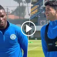 Divertida presentación a Christian Ebere y Nico Ibáñez en Cruz Azul