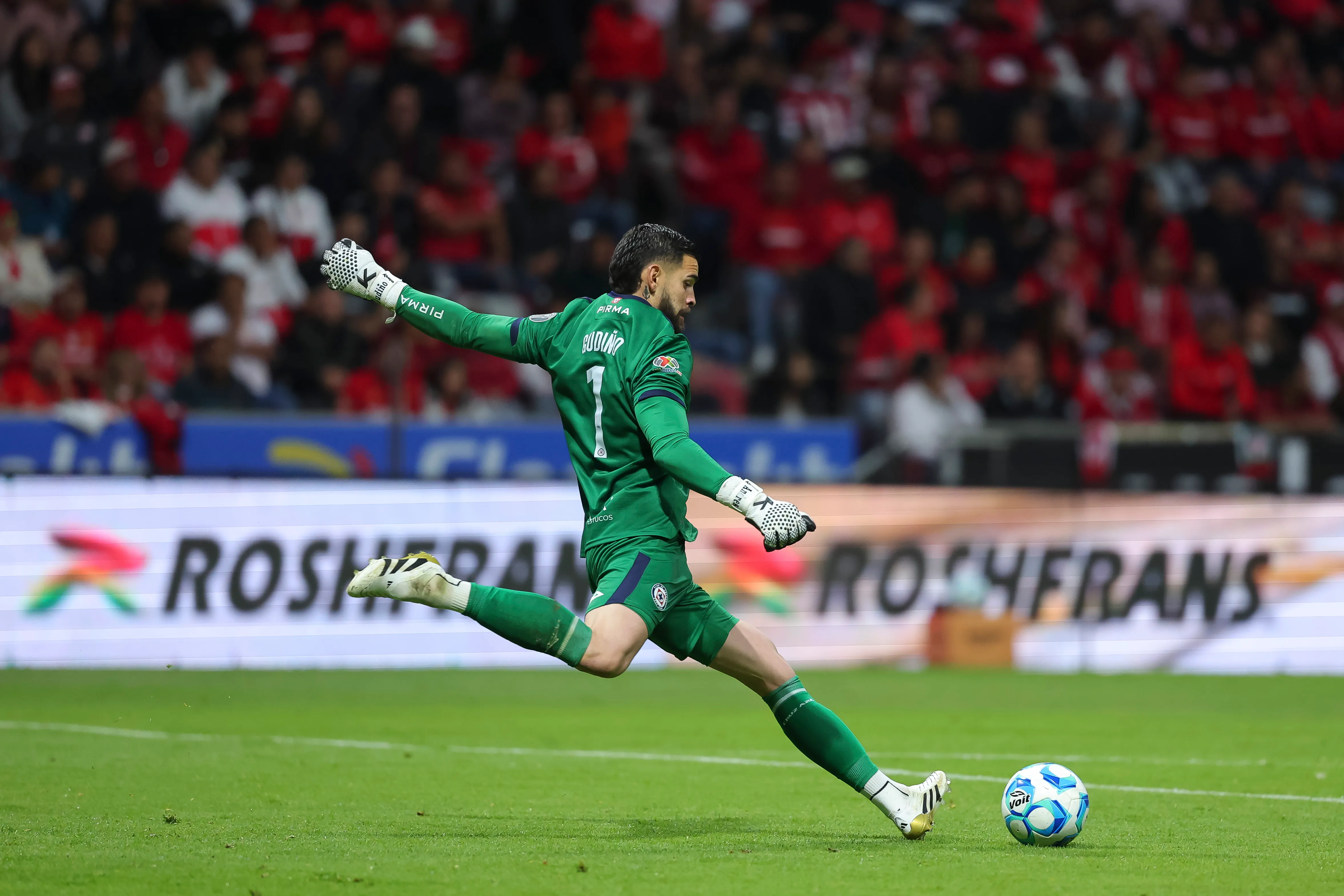 Tito Villa eligió quién debe ser el portero titular de Cruz Azul (Imago 7)