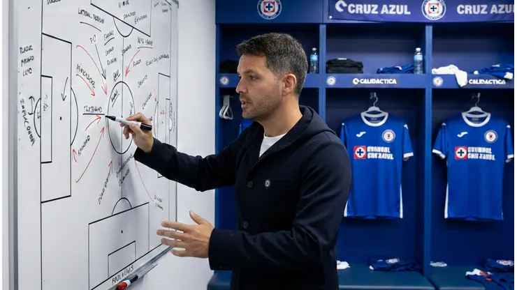Nicolás Larcamón haría un cambio en el lateral derecho de Cruz Azul para los siguientes juegos.