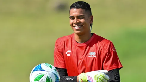 Nicolás Larcamón espera con los brazos abiertos a su portero estrella.